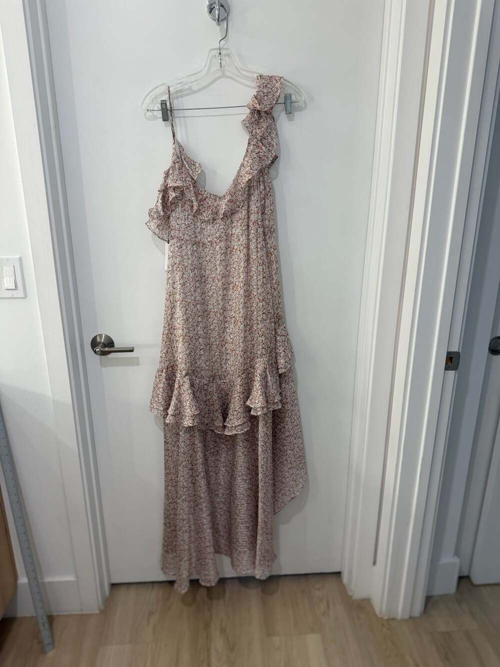 ASTR the Label Pemberley Floral Print Off-The-Shoulder Asymmetric Ruffle Maxi Dr - Picture 9 of 13